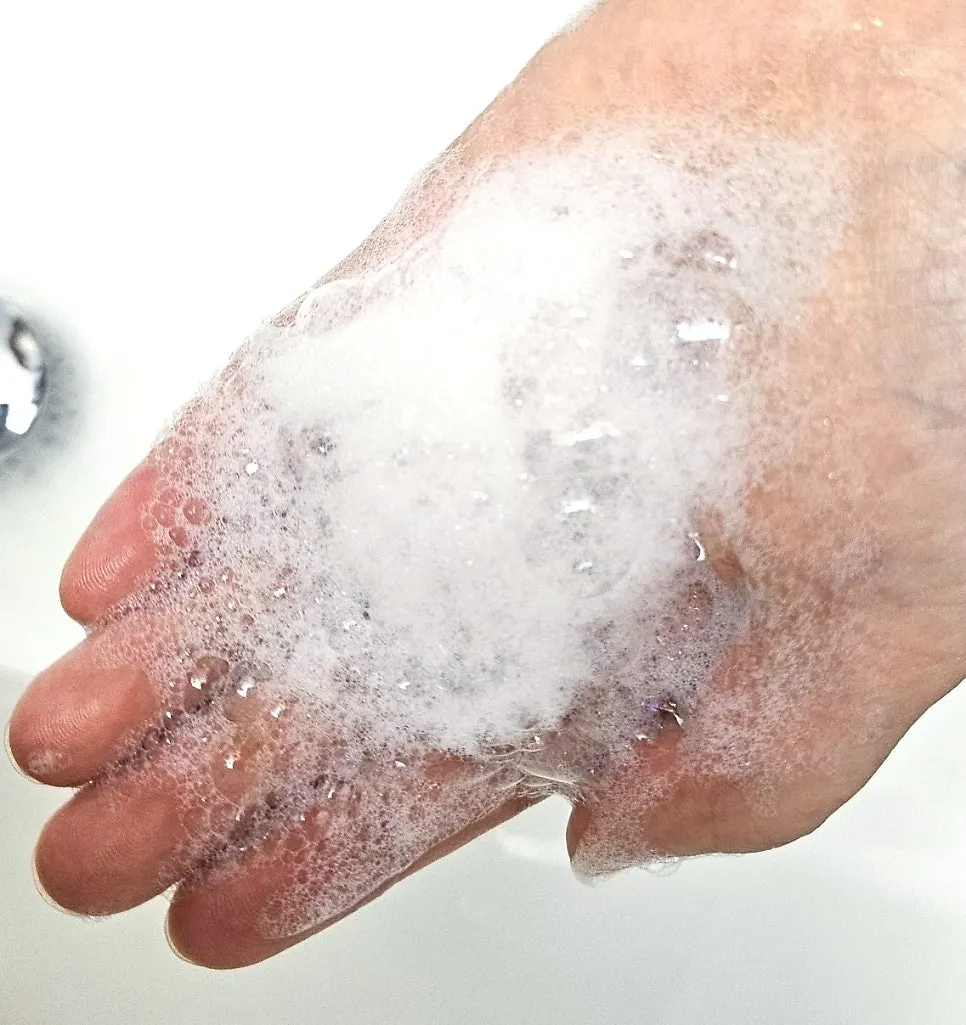 Cleansing foam for sunscreen makeup: HEEDA Charcoal Hydrating