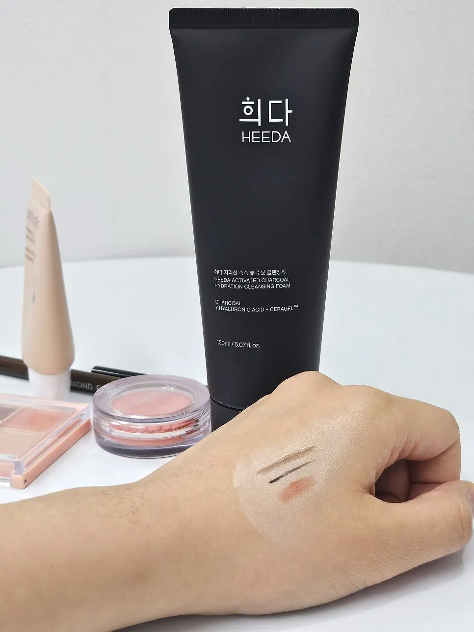 Cleansing foam for sunscreen makeup: HEEDA Charcoal Hydrating