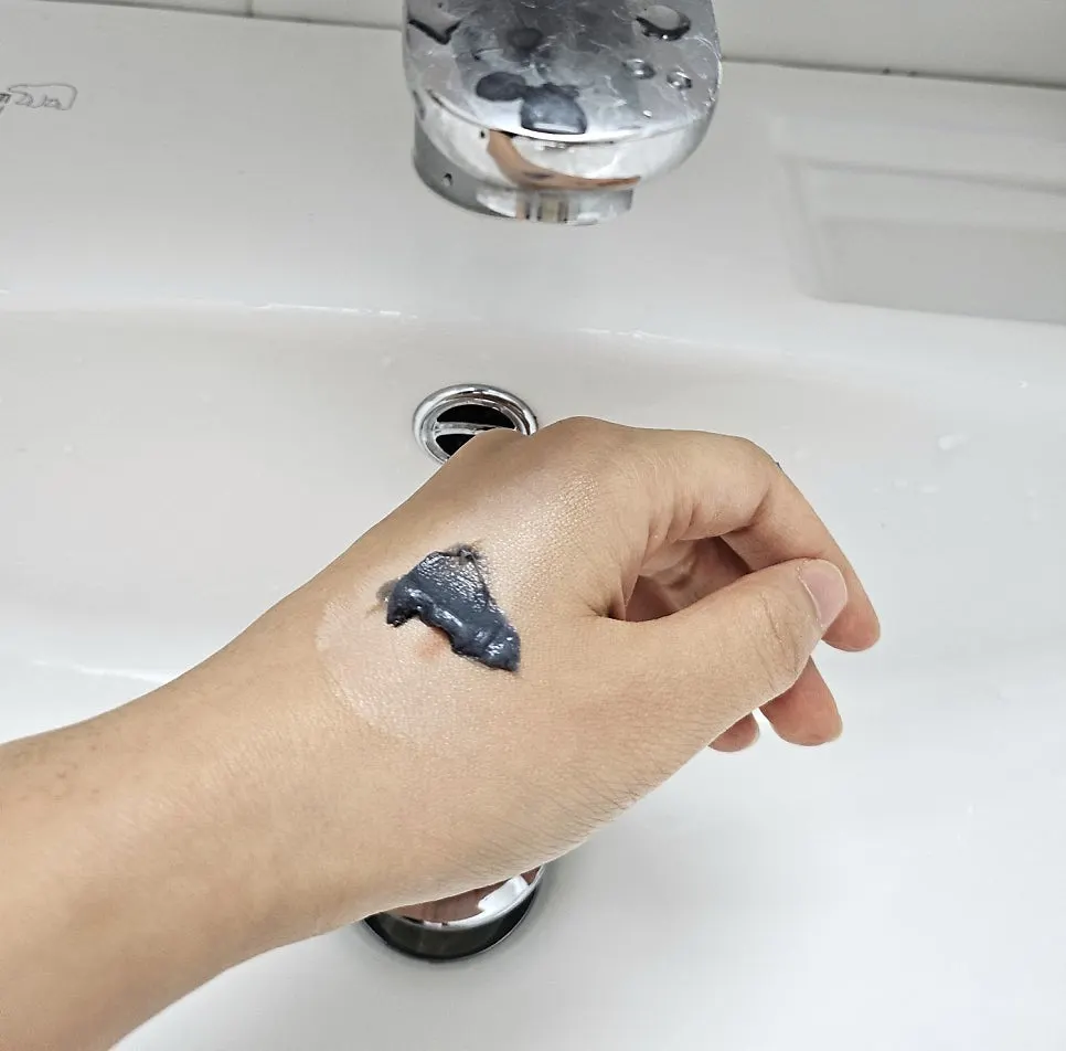 Cleansing foam for sunscreen makeup: HEEDA Charcoal Hydrating