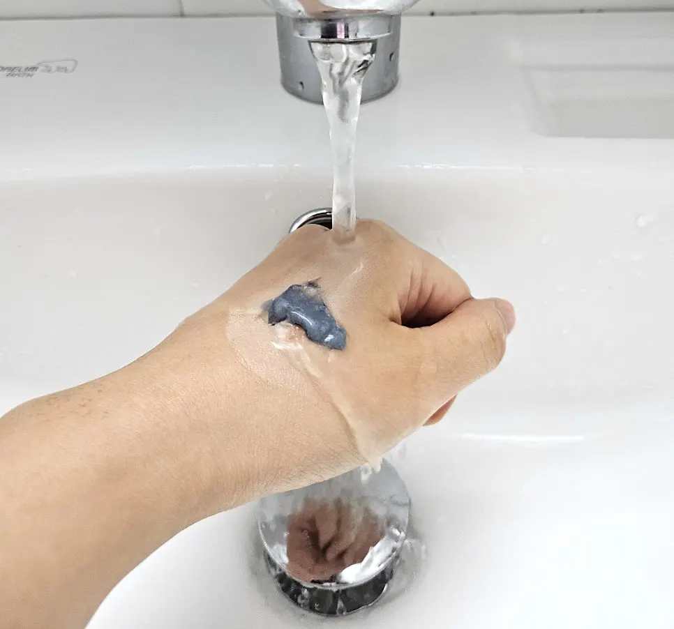 Cleansing foam for sunscreen makeup: HEEDA Charcoal Hydrating