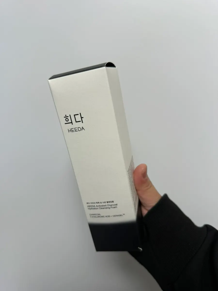Charcoal cleansing foam for redness-prone skin: HEEDA Jirisan