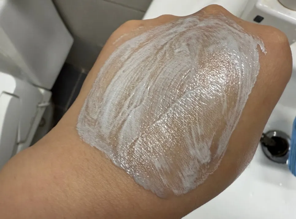 Charcoal cleansing foam for redness-prone skin: HEEDA Jirisan