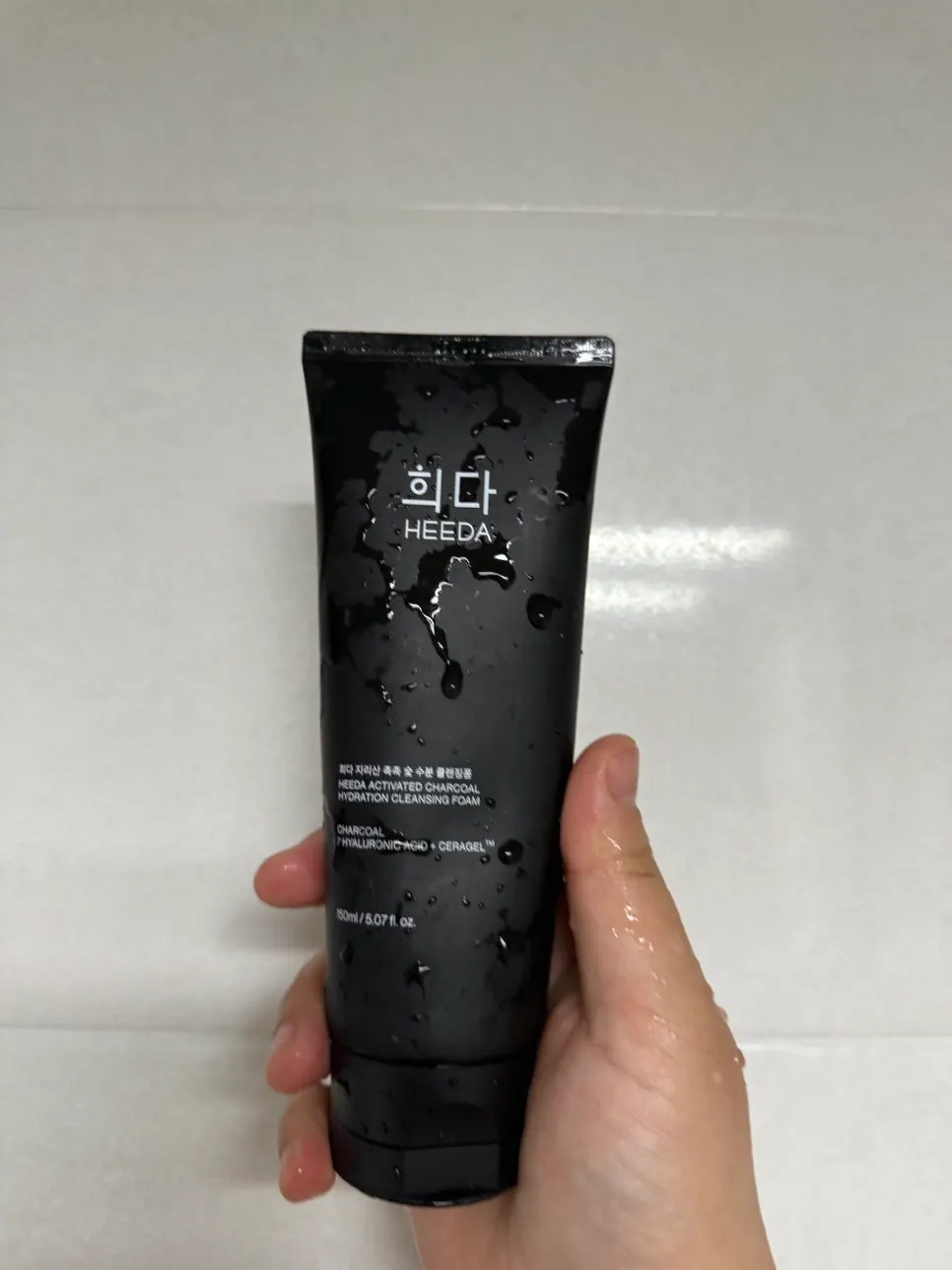 Charcoal cleansing foam for redness-prone skin: HEEDA Jirisan