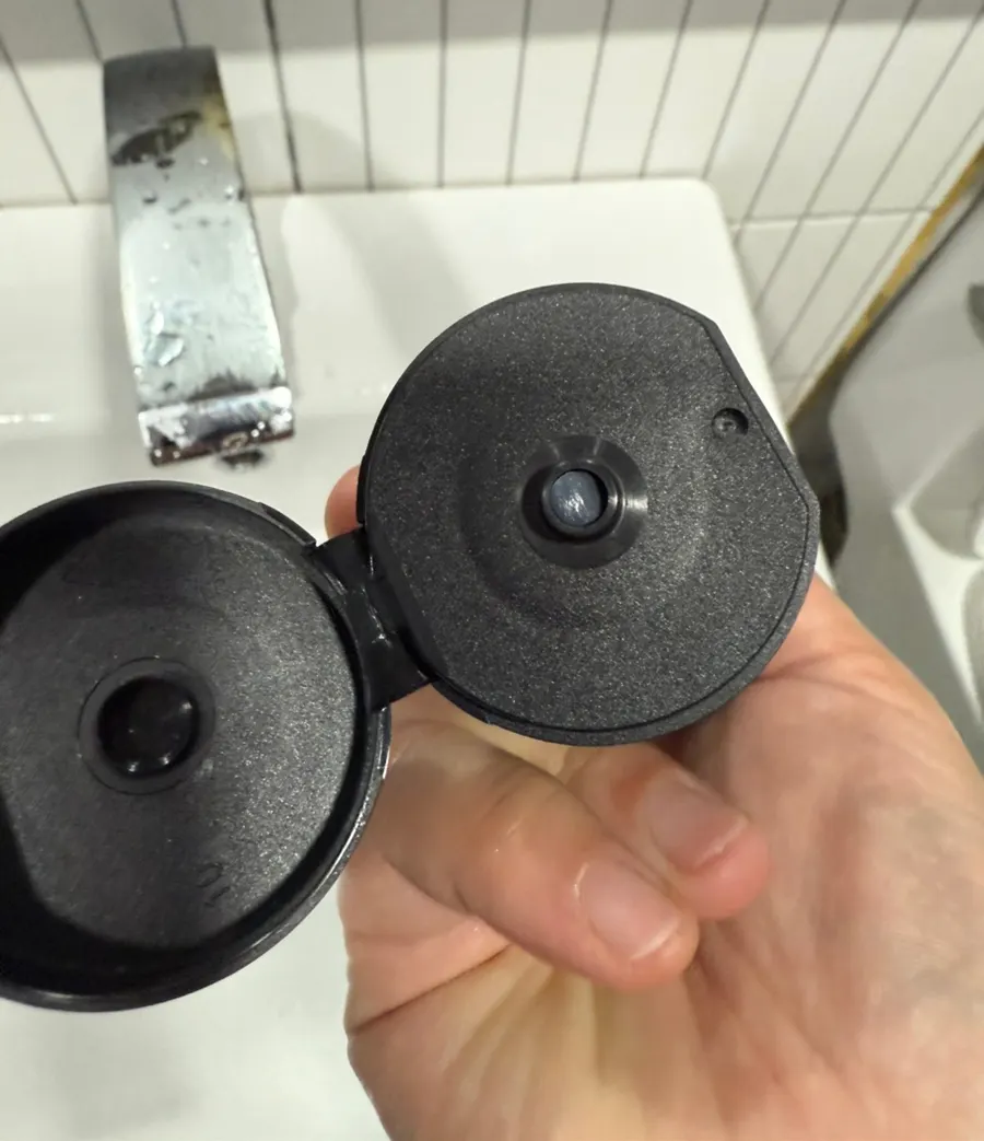 Charcoal cleansing foam for redness-prone skin: HEEDA Jirisan