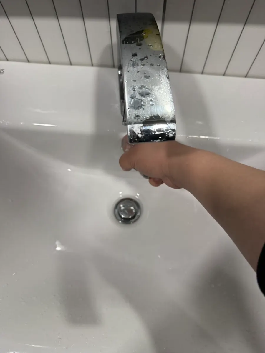 Charcoal cleansing foam for redness-prone skin: HEEDA Jirisan