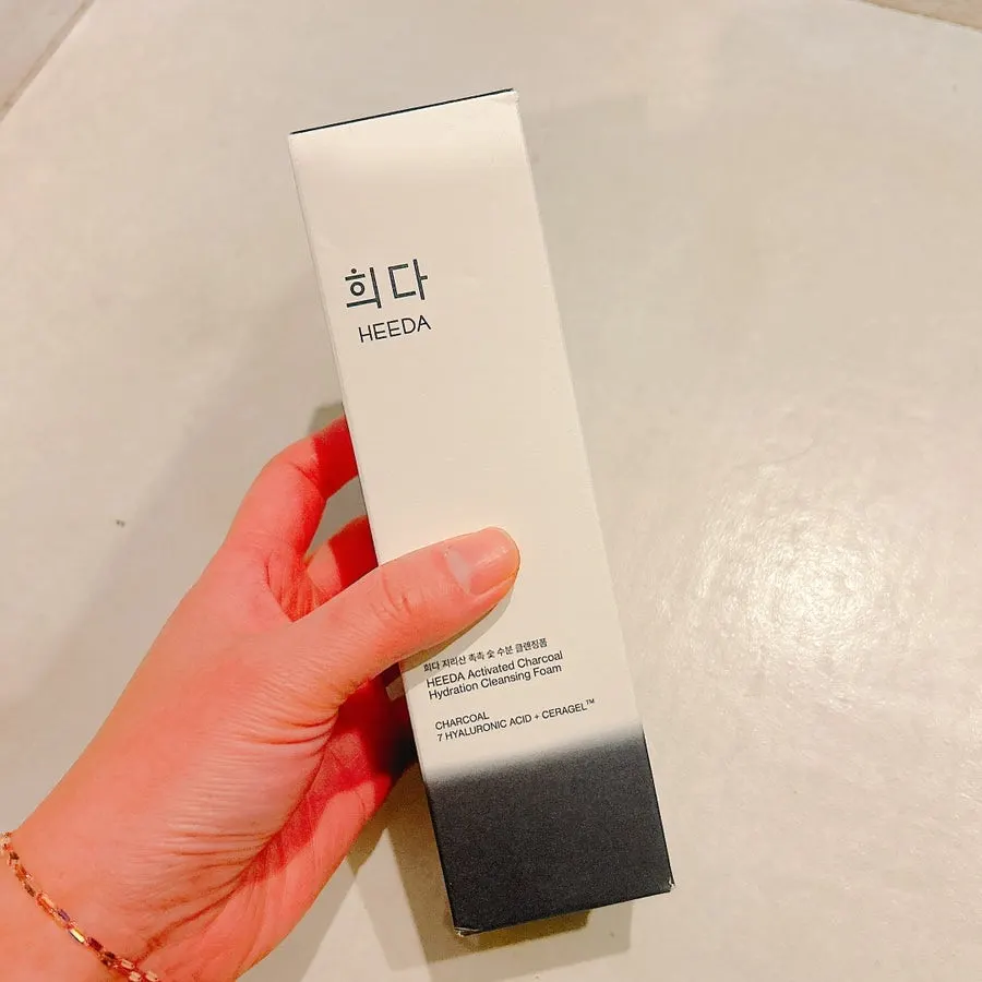 Charcoal cleansing foam for sensitive skin: HEEDA Jirisan