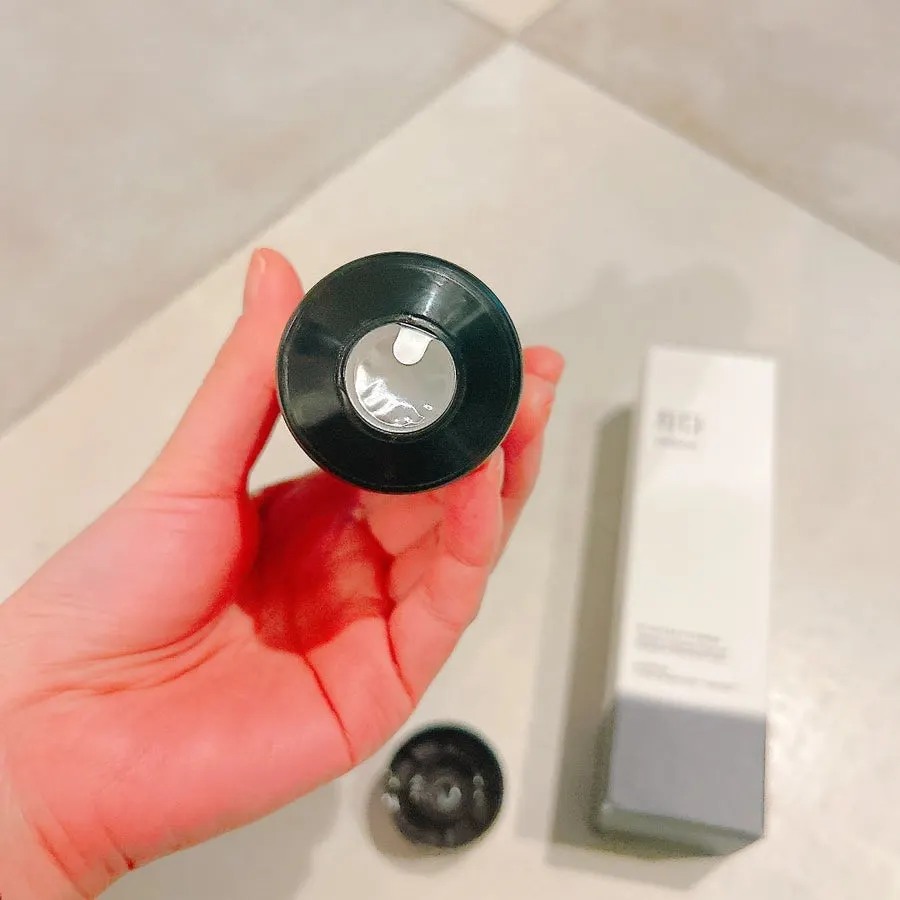 Charcoal cleansing foam for sensitive skin: HEEDA Jirisan