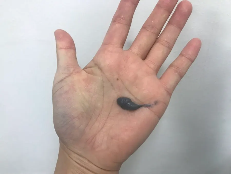 Charcoal cleansing foam for sensitive skin: HEEDA Jirisan