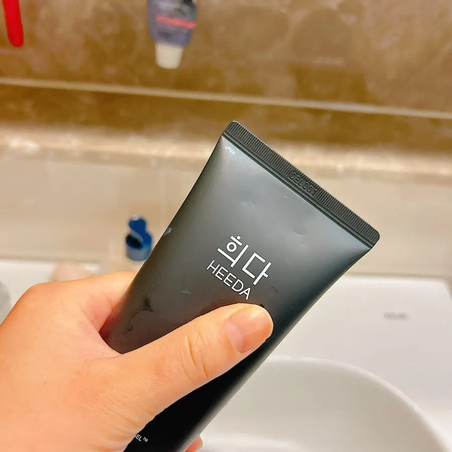 Charcoal cleansing foam for sensitive skin: HEEDA Jirisan