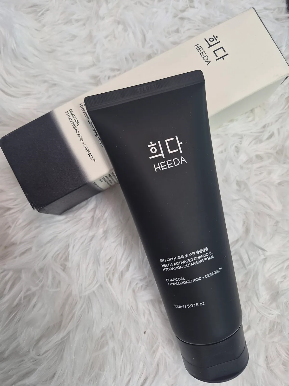 HEEDA Charcoal Cleansing Foam for sensitive skin