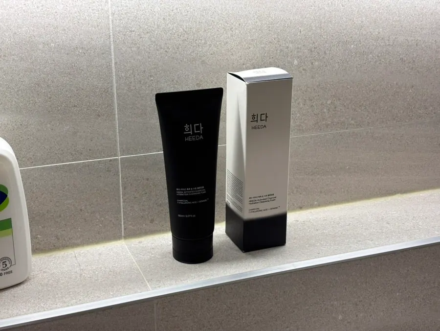 Charcoal cleansing foam after sunscreen: HEEDA Jirisan Moist Foam