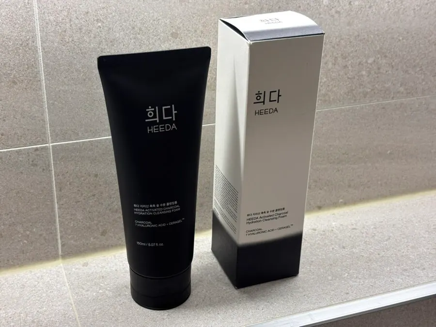 Charcoal cleansing foam after sunscreen: HEEDA Jirisan Moist Foam