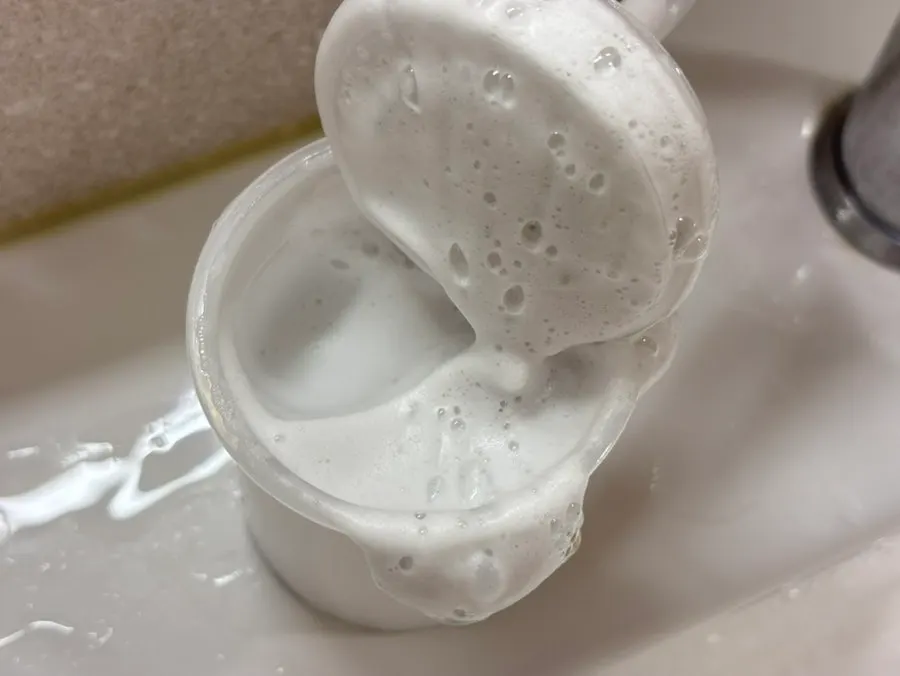 Charcoal cleansing foam after sunscreen: HEEDA Jirisan Moist Foam