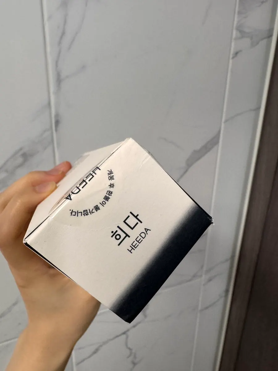 Low-pH cleanser for pore care