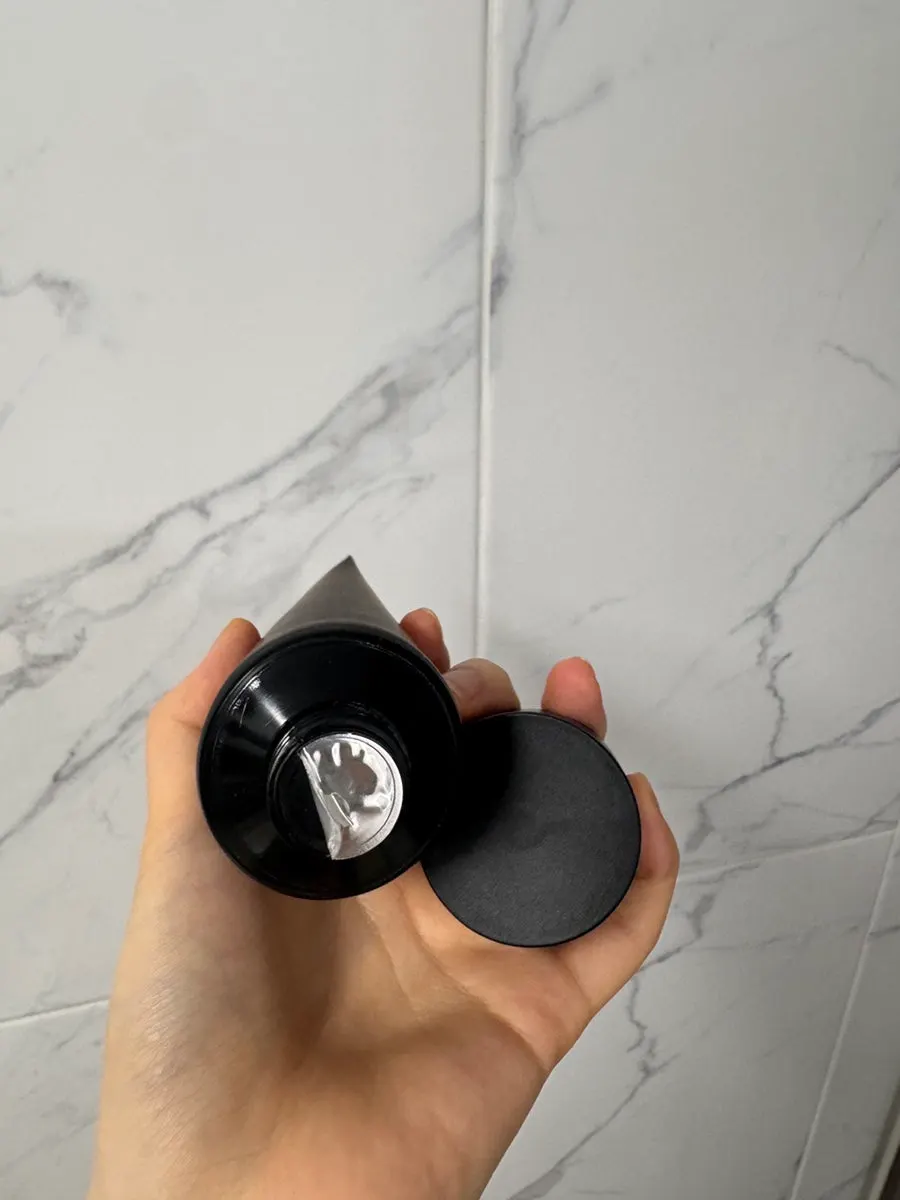 Foam cleanser with a dense cream texture