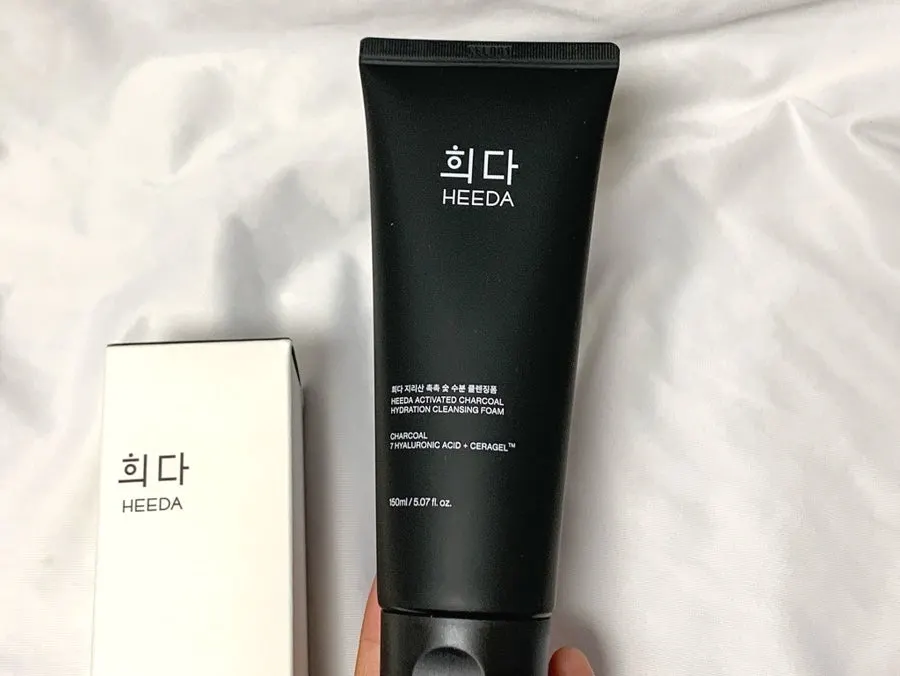 Charcoal cleansing foam for sensitive skin: HEEDA Jirisan
