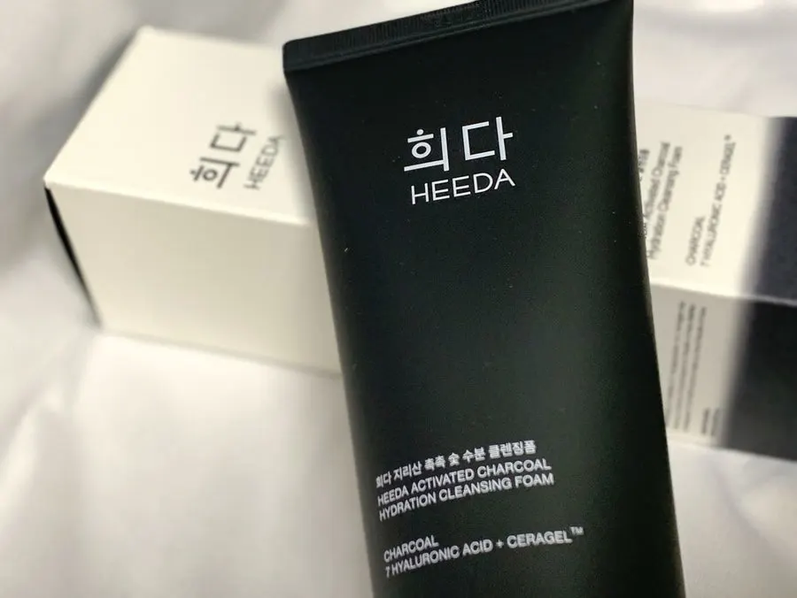 Charcoal cleansing foam for sensitive skin: HEEDA Jirisan