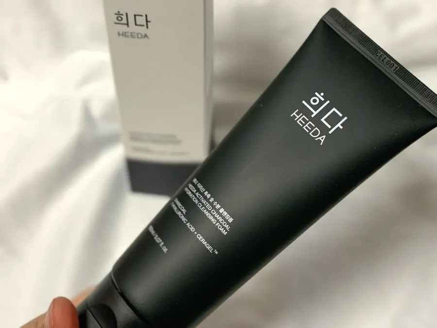 Charcoal cleansing foam for sensitive skin: HEEDA Jirisan