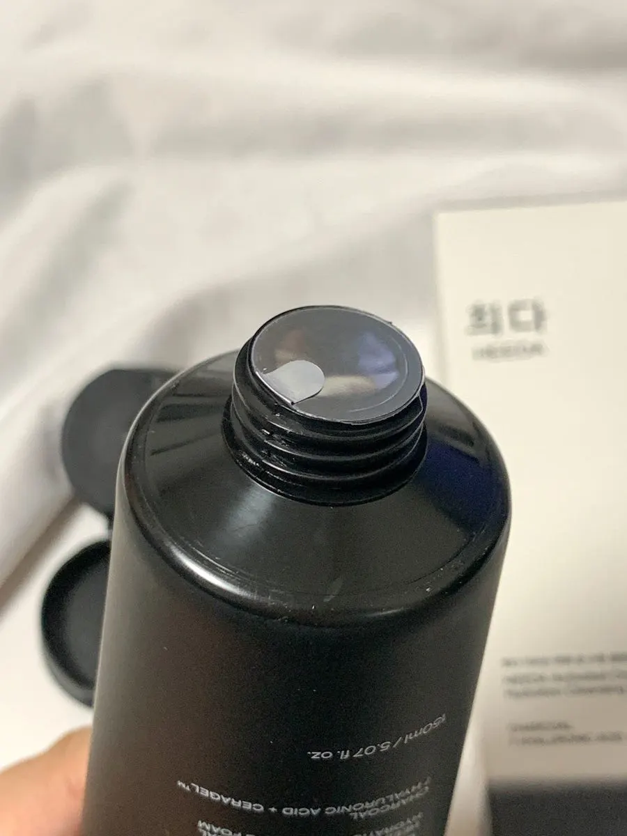 Charcoal cleansing foam for sensitive skin: HEEDA Jirisan