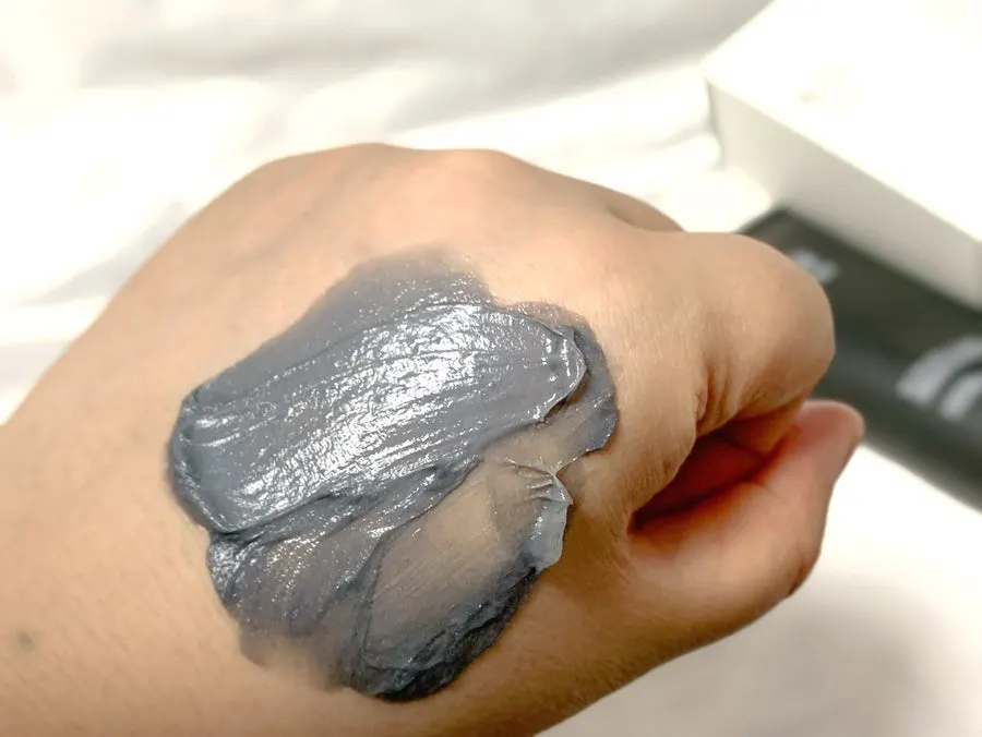 Charcoal cleansing foam for sensitive skin: HEEDA Jirisan
