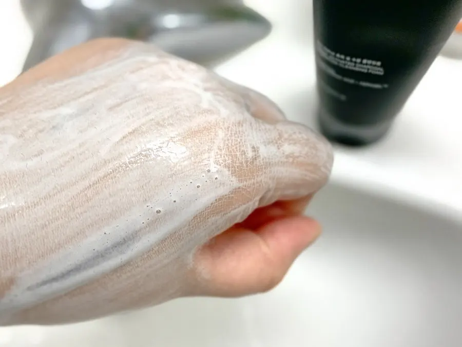 Charcoal cleansing foam for sensitive skin: HEEDA Jirisan