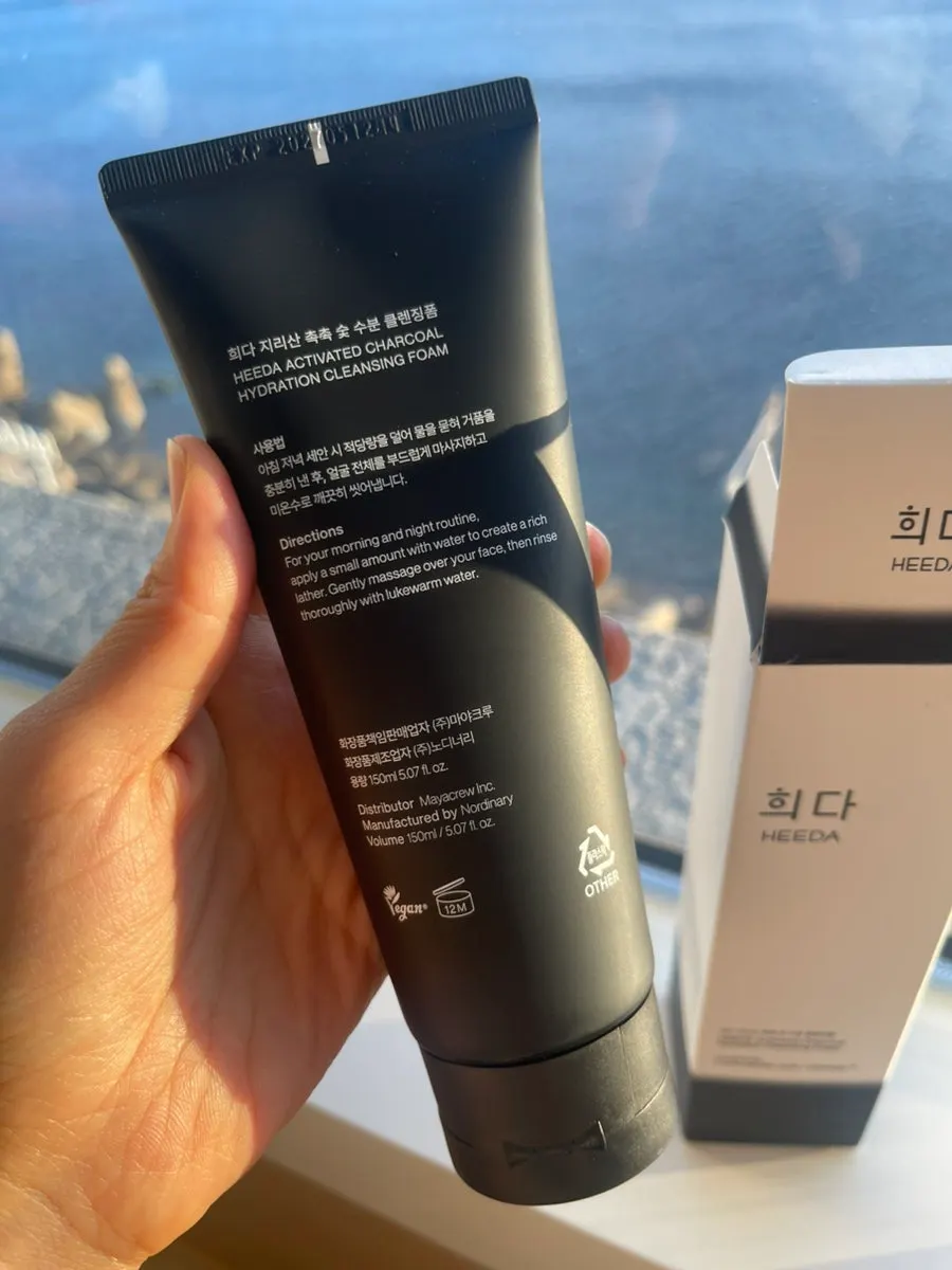 Hydrating facial cleanser for normal to dry skin: HEEDA Jirisan