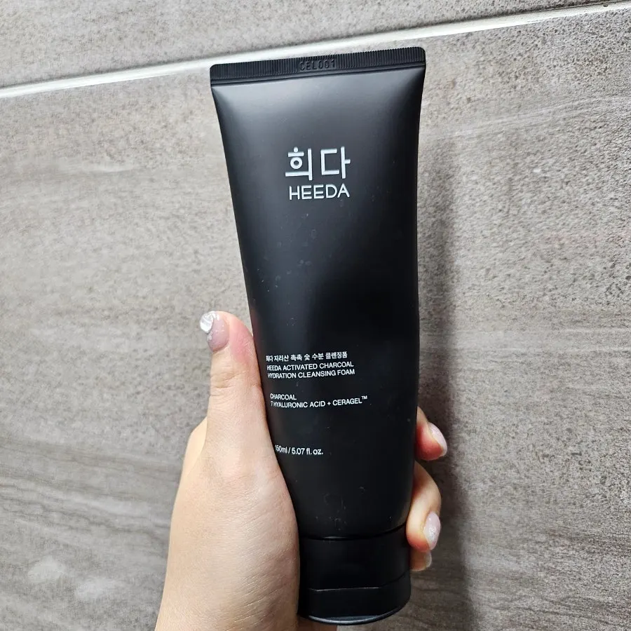 Foam cleanser for oily sensitive skin: HEEDA Jirisan Charcoal