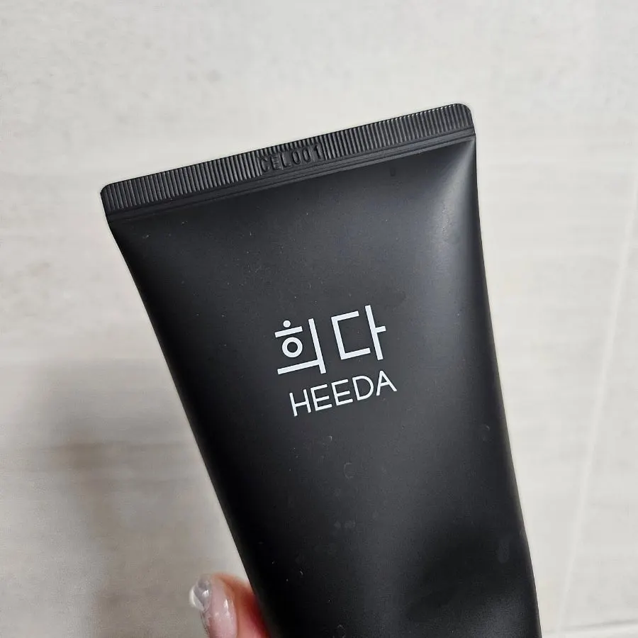 Foam cleanser for oily sensitive skin: HEEDA Jirisan Charcoal
