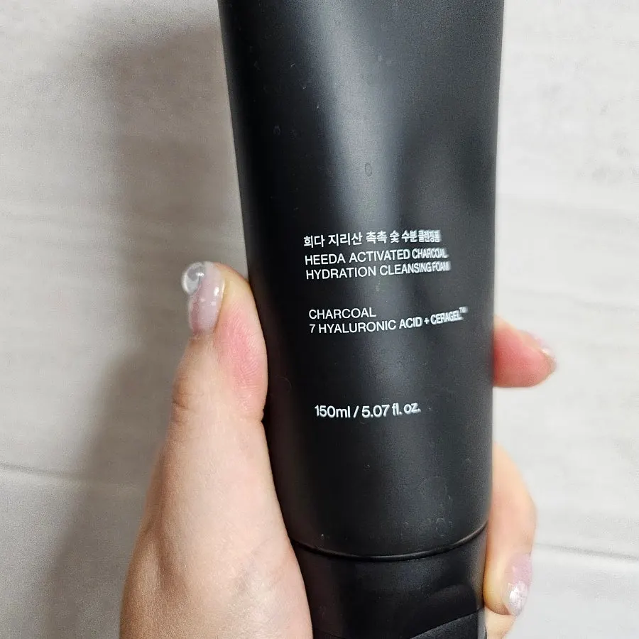 Foam cleanser for oily sensitive skin: HEEDA Jirisan Charcoal