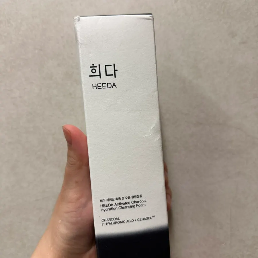 Charcoal cleansing foam, hydrated finish: HEEDA Jirisan 150ml