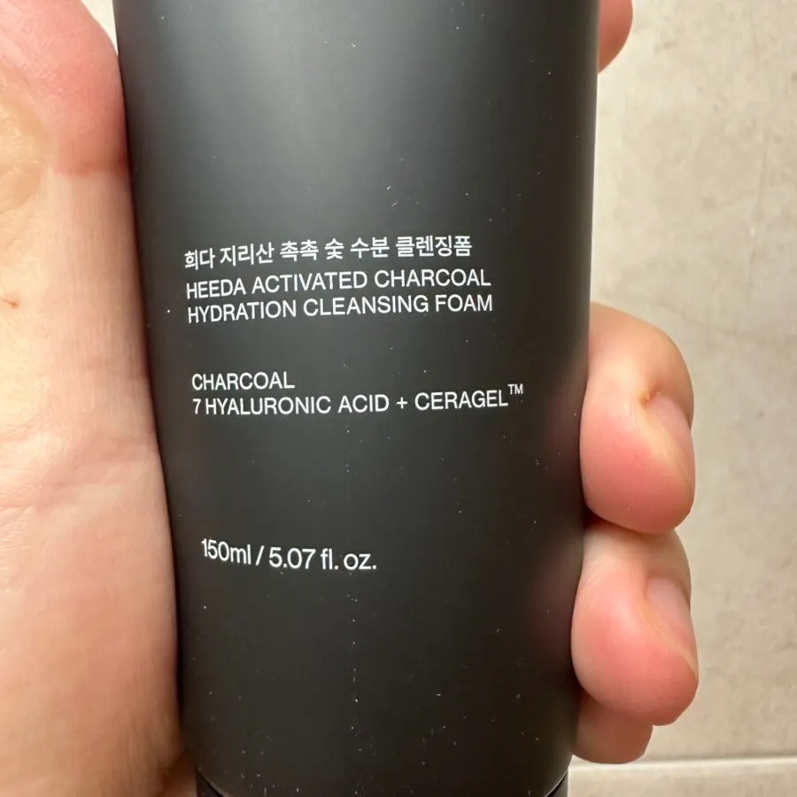 Charcoal cleansing foam, hydrated finish: HEEDA Jirisan 150ml