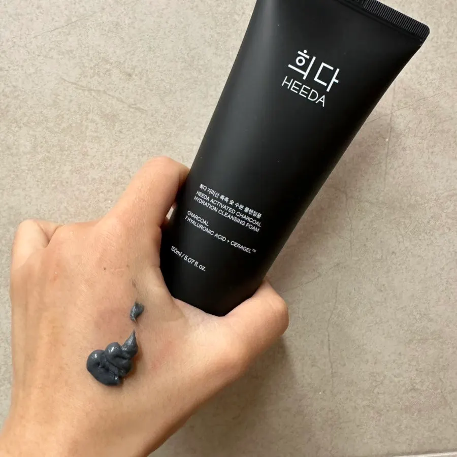 Charcoal cleansing foam, hydrated finish: HEEDA Jirisan 150ml
