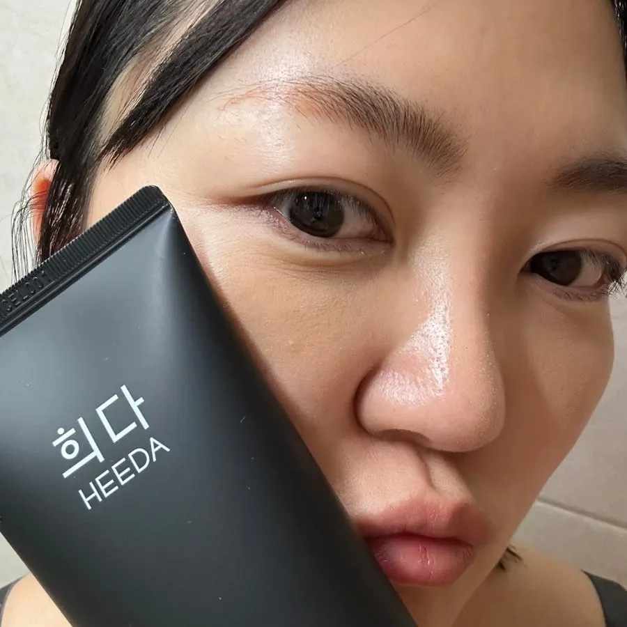 Charcoal cleansing foam, hydrated finish: HEEDA Jirisan 150ml