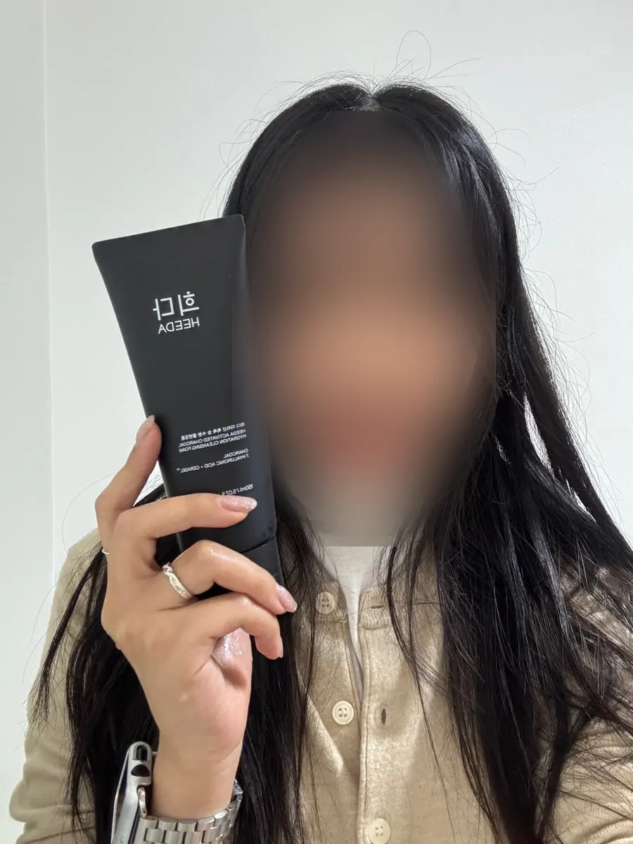 Charcoal cleansing foam for makeup: HEEDA Jirisan Moist