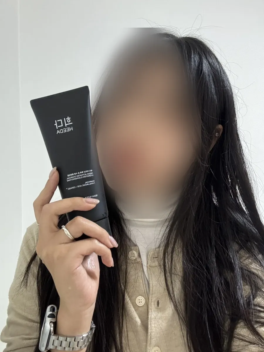 Charcoal cleansing foam for makeup: HEEDA Jirisan Moist