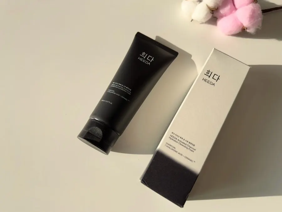 Charcoal cleansing foam for low tightness: HEEDA Jirisan