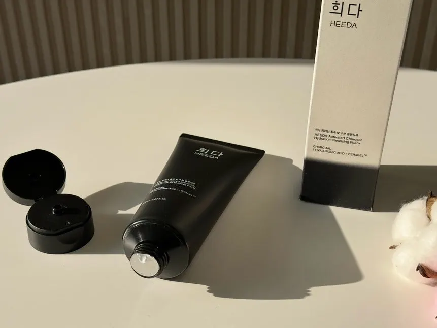 Charcoal cleansing foam for low tightness: HEEDA Jirisan