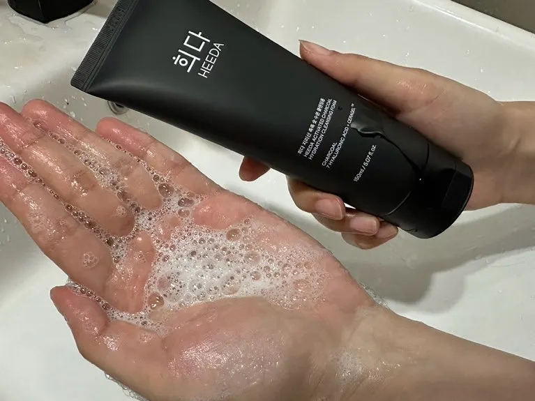 Charcoal cleansing foam for low tightness: HEEDA Jirisan