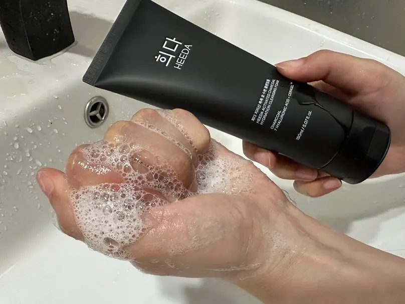 Charcoal cleansing foam for low tightness: HEEDA Jirisan