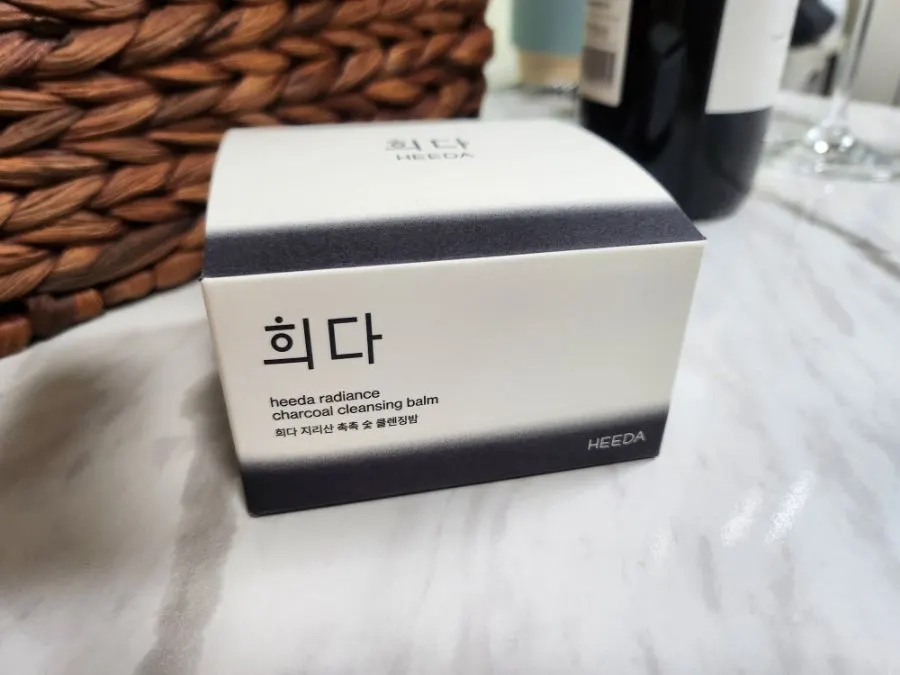 Charcoal cleansing balm for blackheads and pores: HEEDA