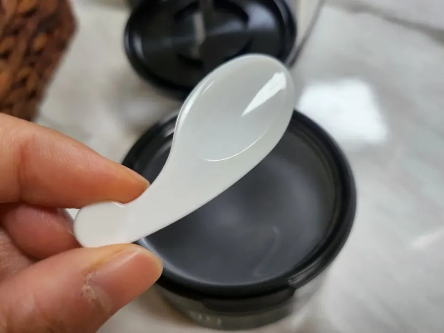 Charcoal cleansing balm for blackheads and pores: HEEDA