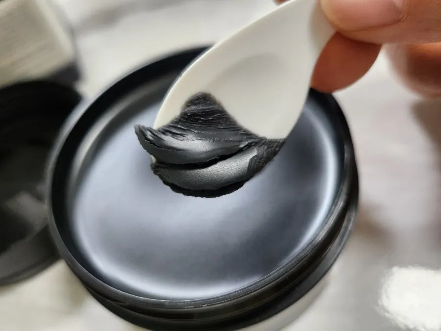 Charcoal cleansing balm for blackheads and pores: HEEDA