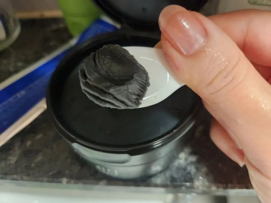 Cleansing balm for sensitive skin: HEEDA Jirisan Moist Charcoal