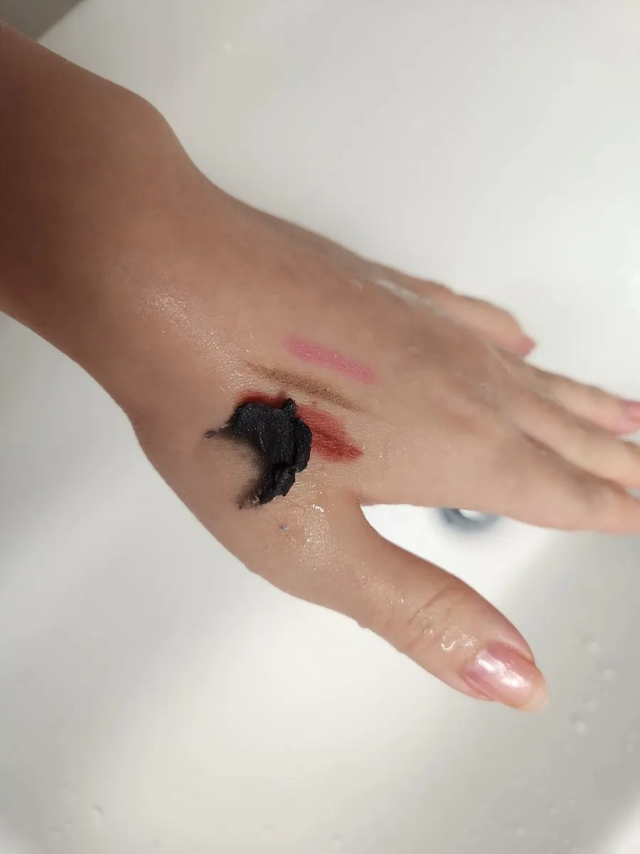 Cleansing balm for sensitive skin: HEEDA Jirisan Moist Charcoal