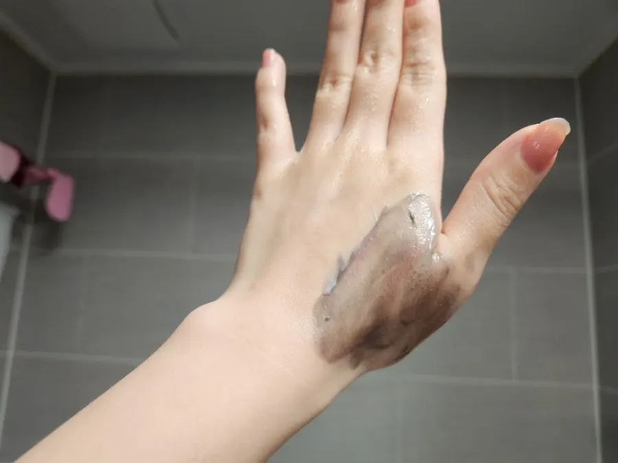Cleansing balm for sensitive skin: HEEDA Jirisan Moist Charcoal