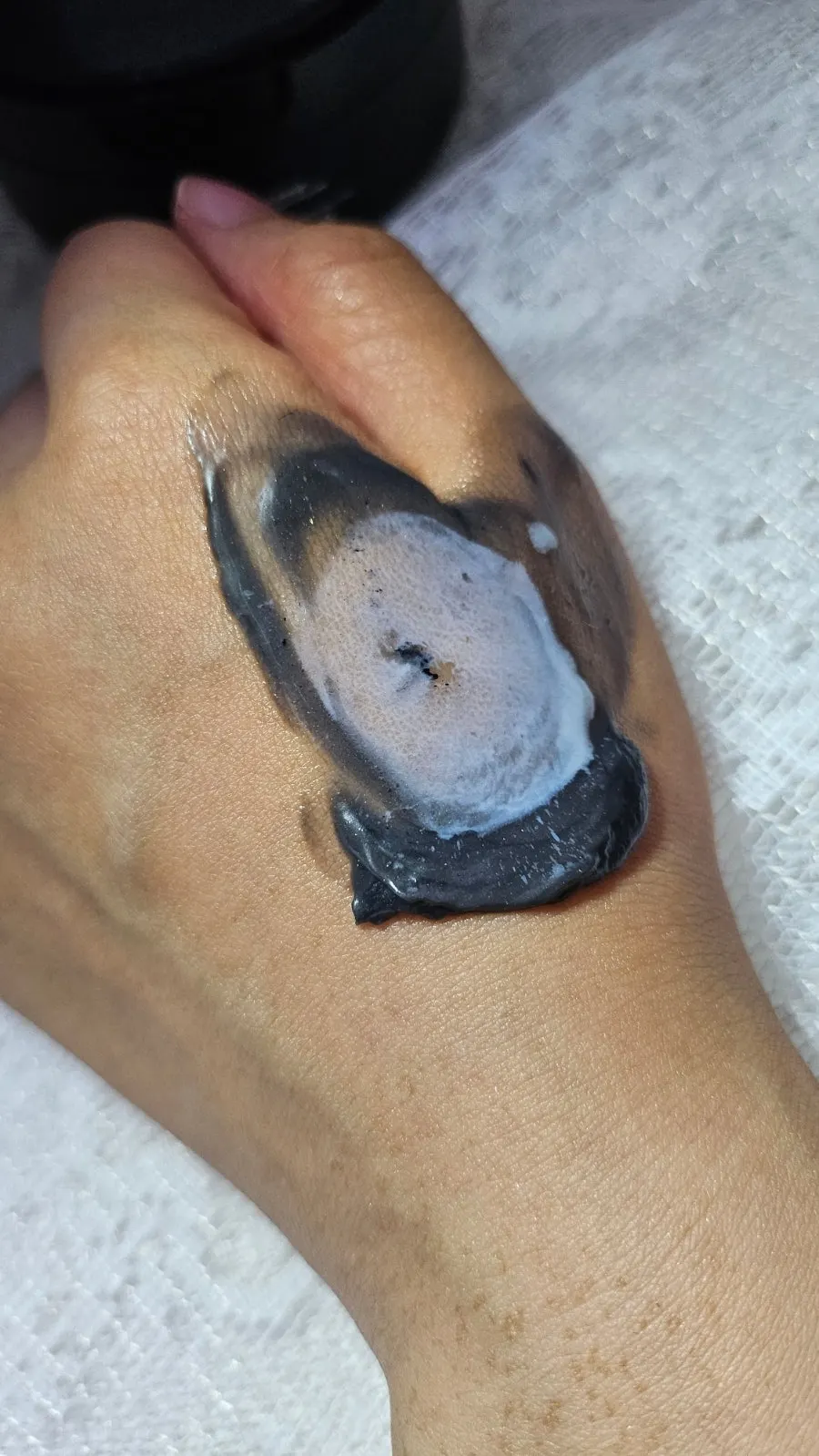Cleansing balm for dehydrated oily skin: HEEDA Jirisan Charcoal