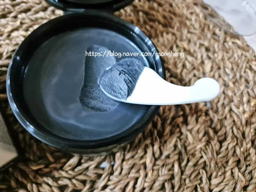Cleansing balm for waterproof mascara: HEEDA Jirisan Charcoal