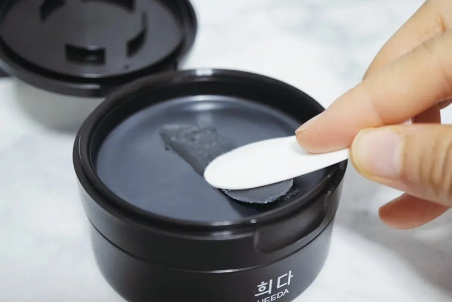 Cleansing balm for dehydrated oily skin: HEEDA Jirisan Moist Charcoal