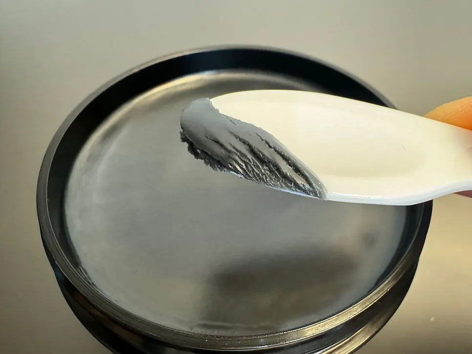 Cleansing balm for dried tint: HEEDA Jirisan Moist Charcoal