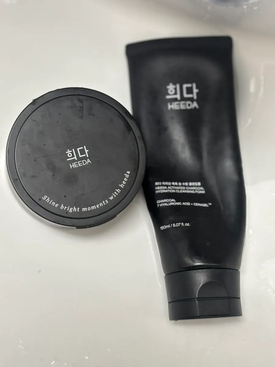 Foaming cleanser glitter removal test: HEEDA charcoal foam
